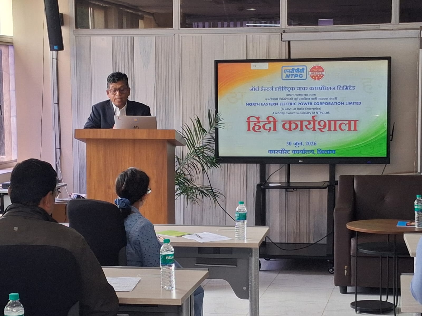 वरिष्ठ अधिकारियों के लिए एक विशेष हिंदी कार्यशाला