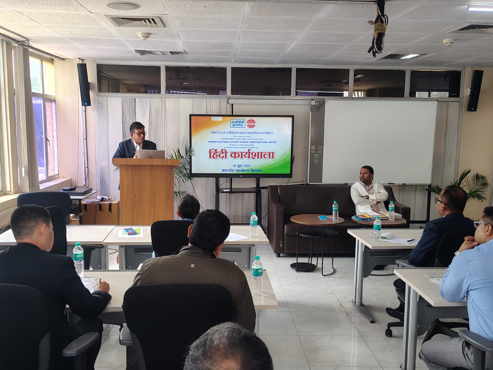 वरिष्ठ अधिकारियों के लिए एक विशेष हिंदी कार्यशाला
