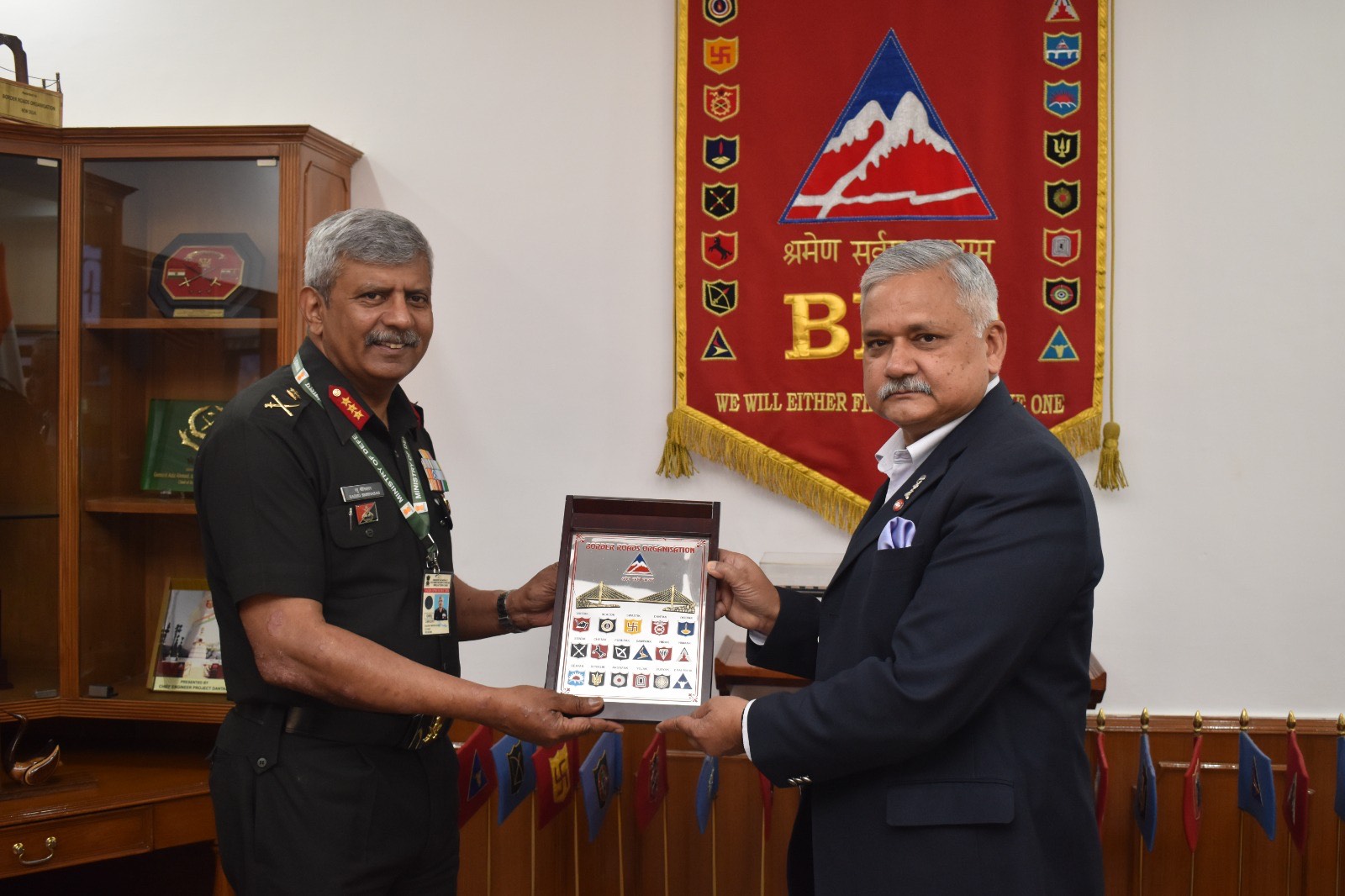 Maj Gen RK Jha, AVSM**(Retd.), Director (P) had an extremely fruitful meeting with Lieutenant General Raghu Srinivasan, Director General (DG) of the Border Roads Organisation (BRO) at HQ DGBR, Naraina, New Delhi