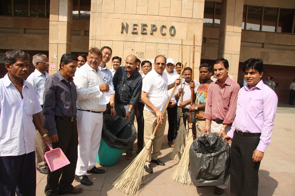 स्वच्छ भारत अभियान नीपको नई दिल्ली कार्यालय परिसर में मनाया जा रहा है।