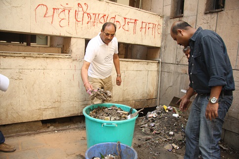 श्री पी.सी. पंकज, सीएमडी, उदाहरण के लिए नई दिल्ली कार्यालय टीम की प्रमुख हैं